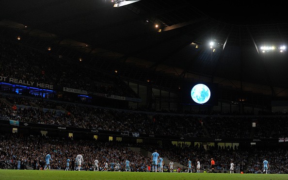 明月当空,你知道曼城为什么被称为蓝月亮吗?