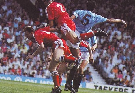 明月当空,你知道曼城为什么被称为蓝月亮吗?