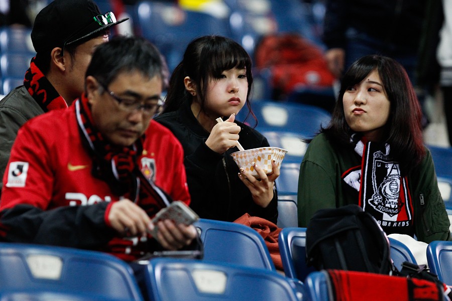 图集:浦和主场迎战上港,主队球迷看台助威