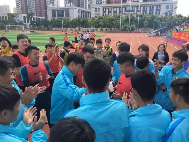 足球还有校园,苏宁各梯队积极参与学校运动会