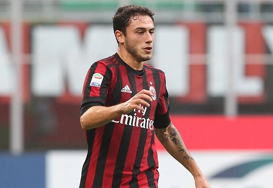 米兰边卫卡拉布里亚表示,他的伤势没有大碍,感谢所有人对他的关心和