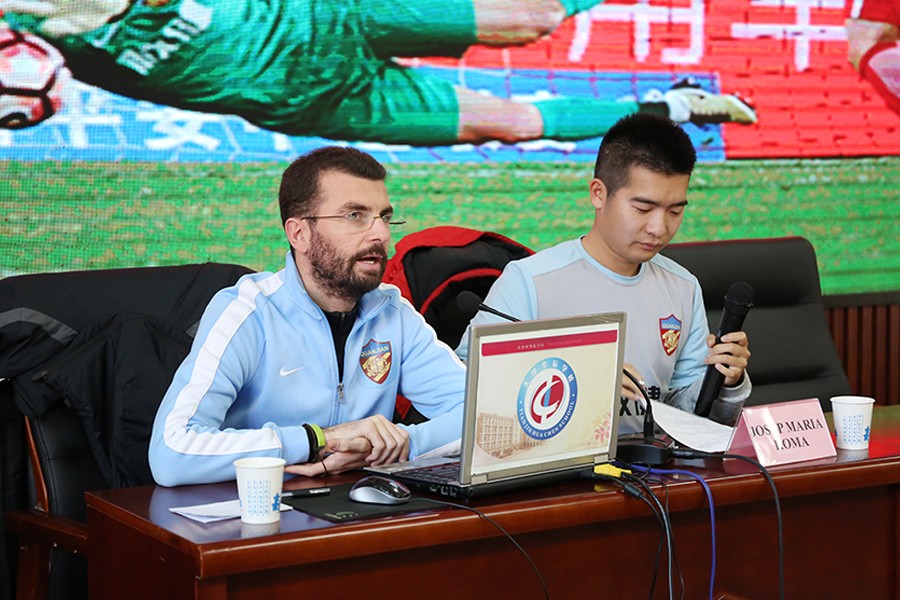 天津权健足球俱乐部的西班牙青训教练何塞·玛利亚将西班牙先进的青训