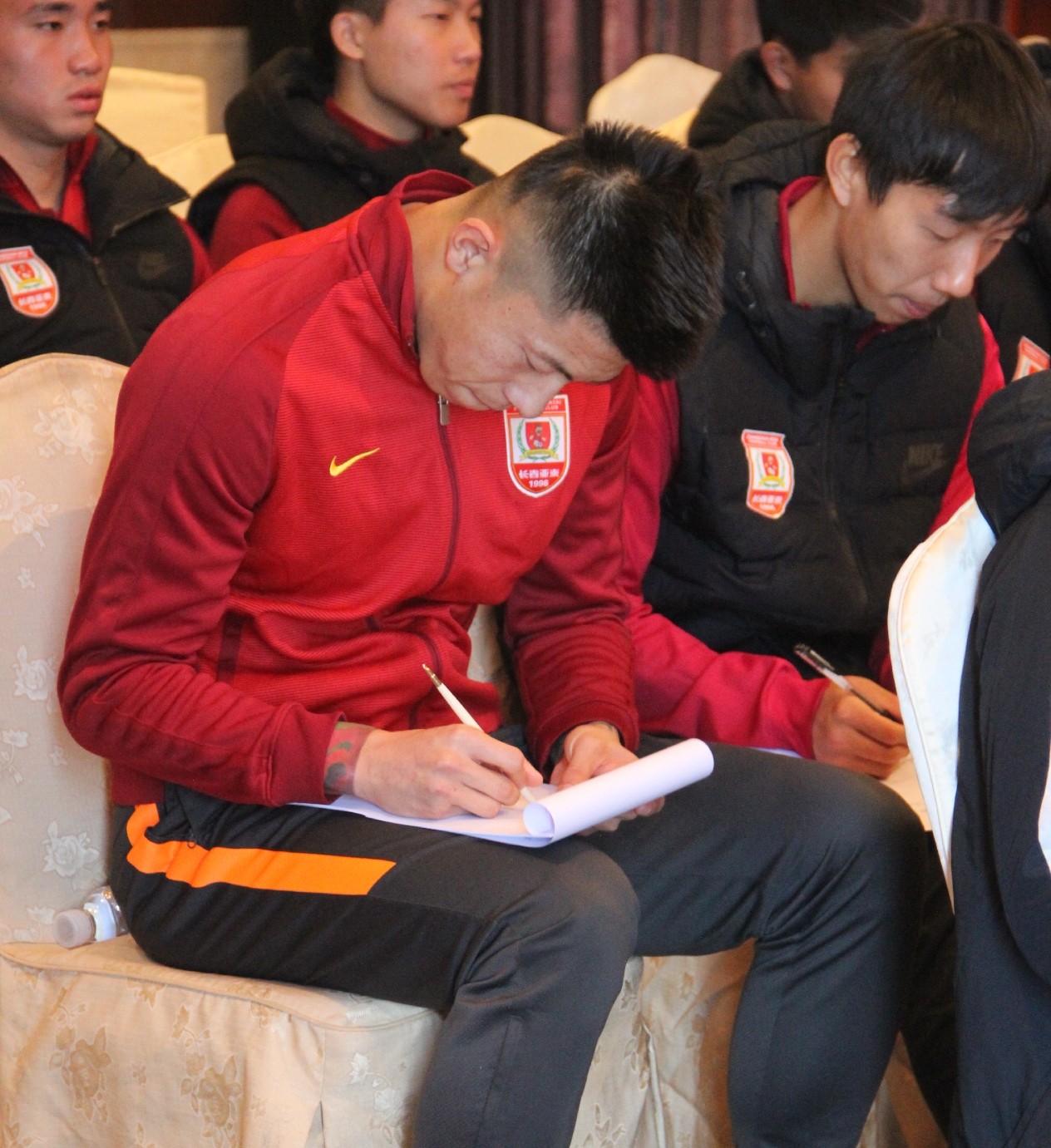 长春亚泰足球队学习贯彻十九大精神,用先进思