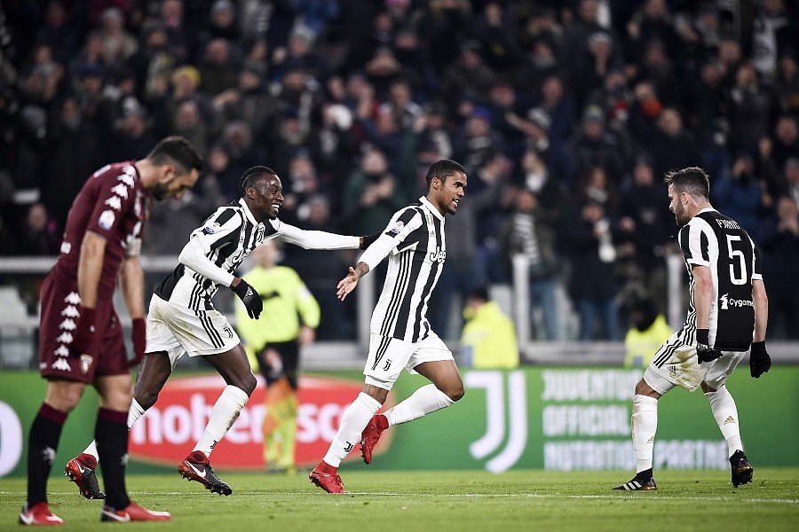 尤文2-0完胜都灵挺进意大利杯四强,科斯塔,曼朱各进一球