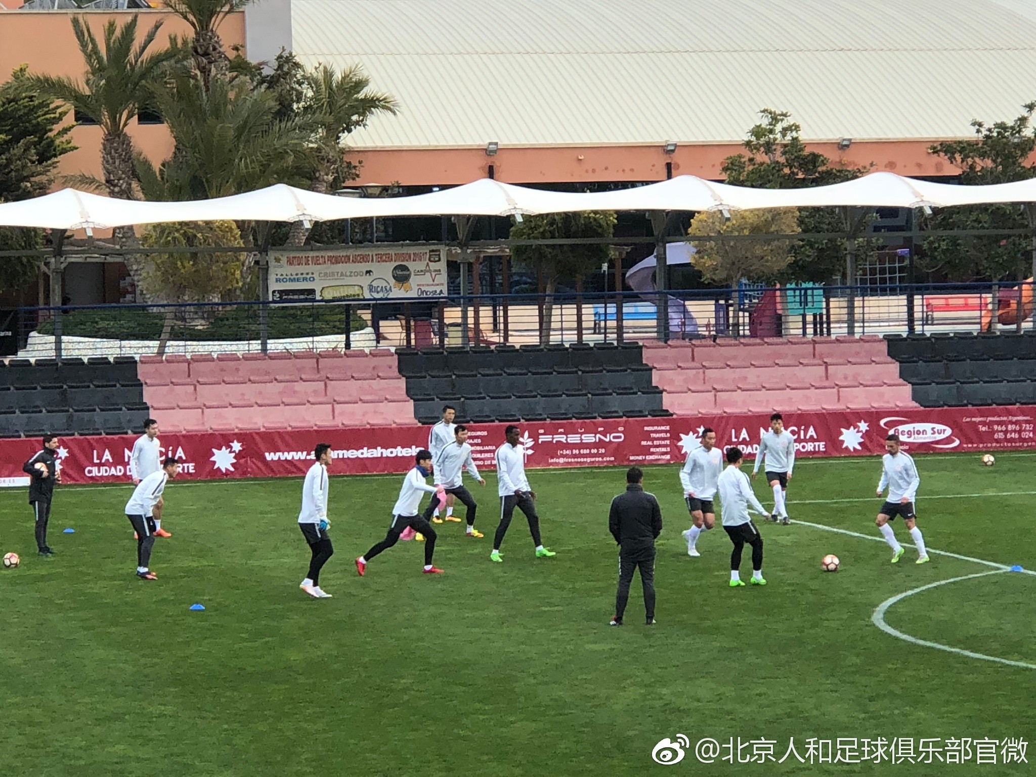 图集:人和冬训一天两练,训练场与健身房交错进