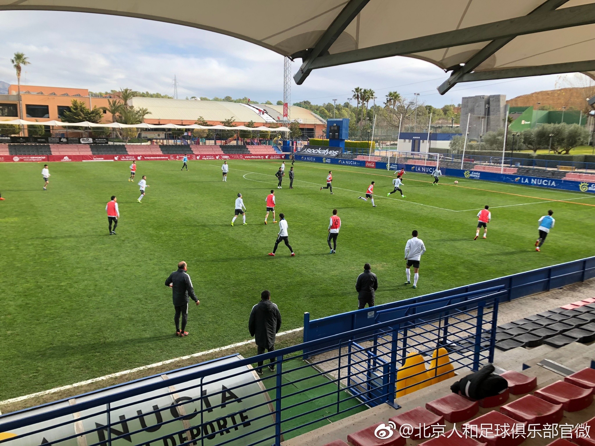 图集:人和冬训一天两练,训练场与健身房交错进