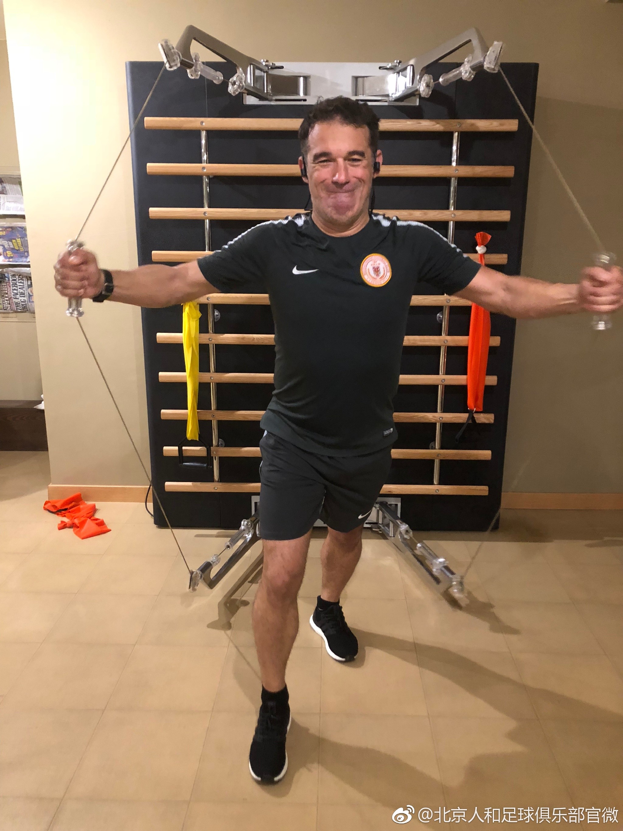 图集:人和冬训一天两练,训练场与健身房交错进