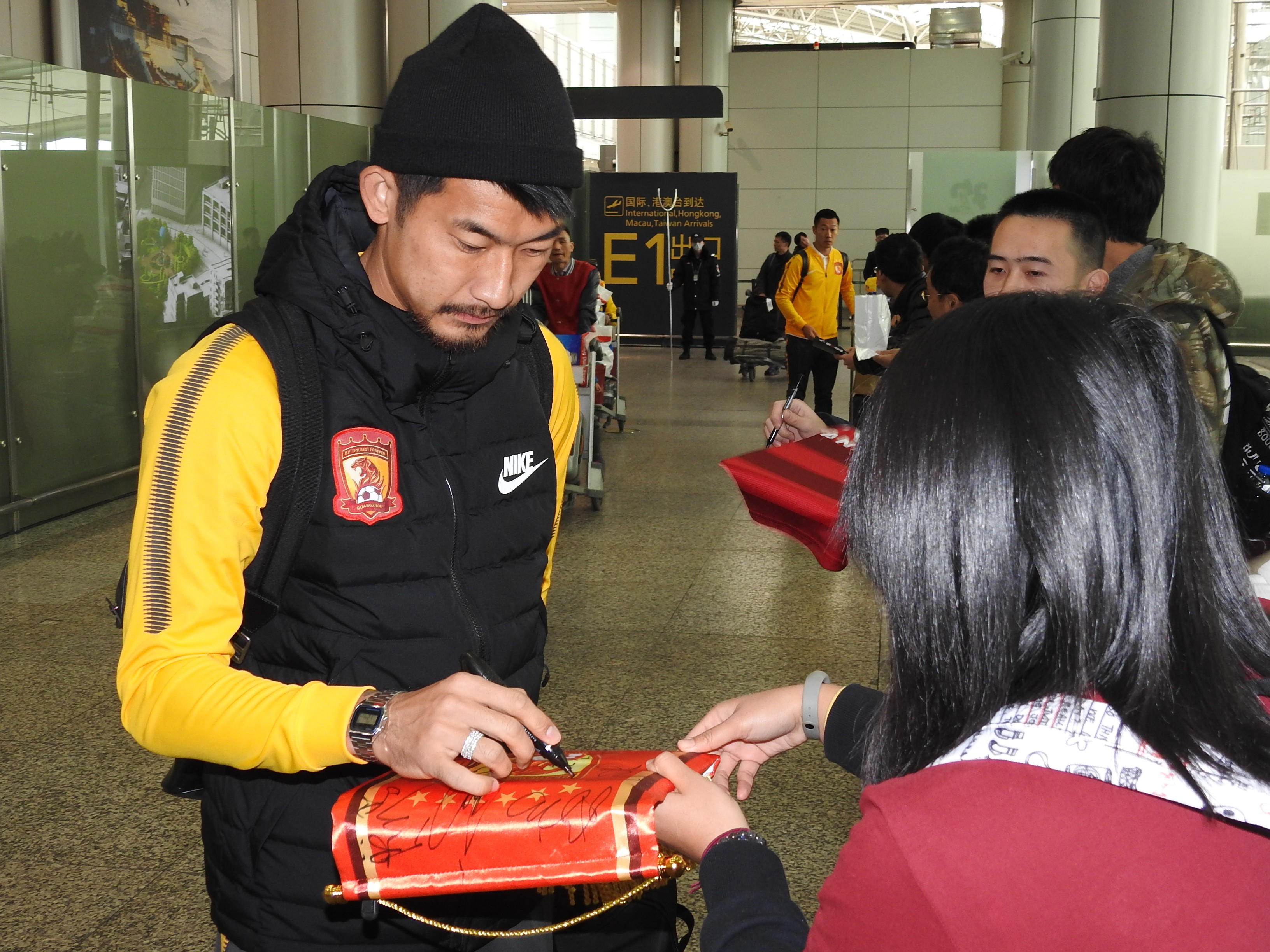 恒大海外拉练归来徐新专访,该拼就拼完全不受