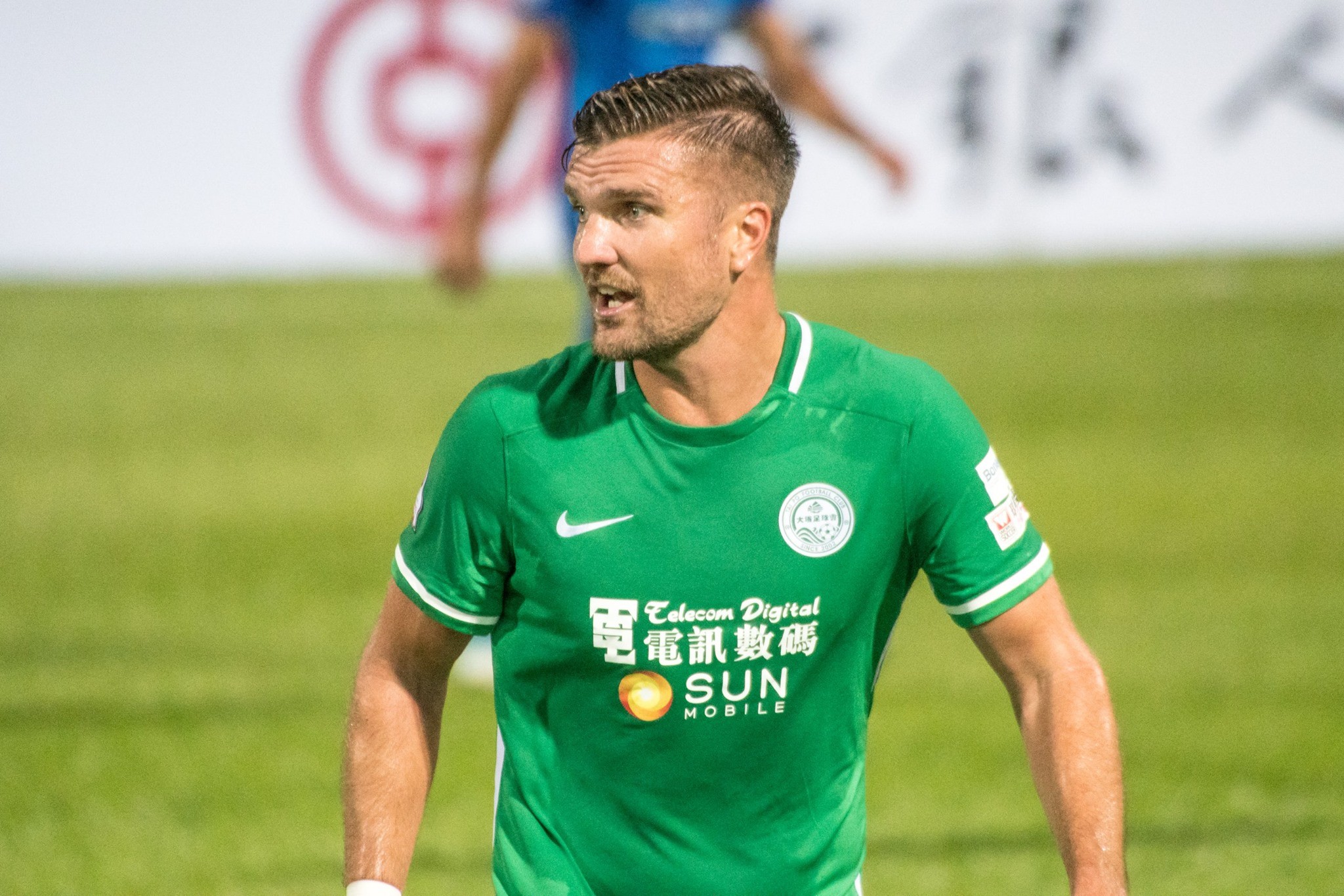 官方:港籍球员罗素加盟辽足