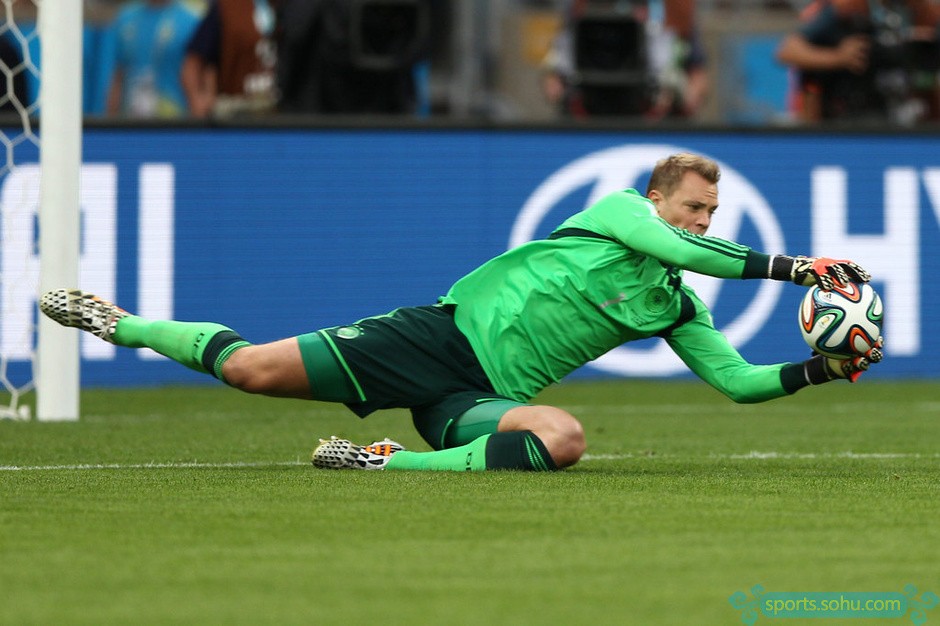 壁纸秀:诺伊尔,32岁生日快乐!