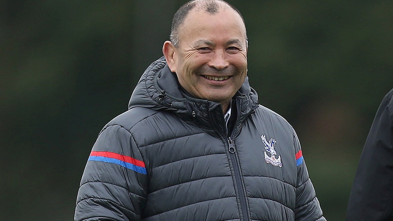 日前,英格兰橄榄球队主教练埃迪-琼斯来到我鹰