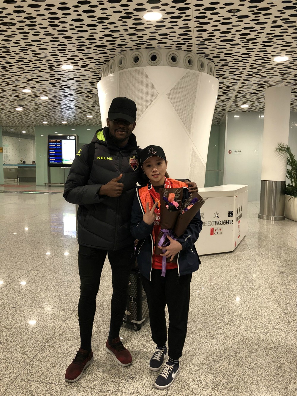 女球迷采访:深圳球迷联盟鼓手兼领喊邹佳慧