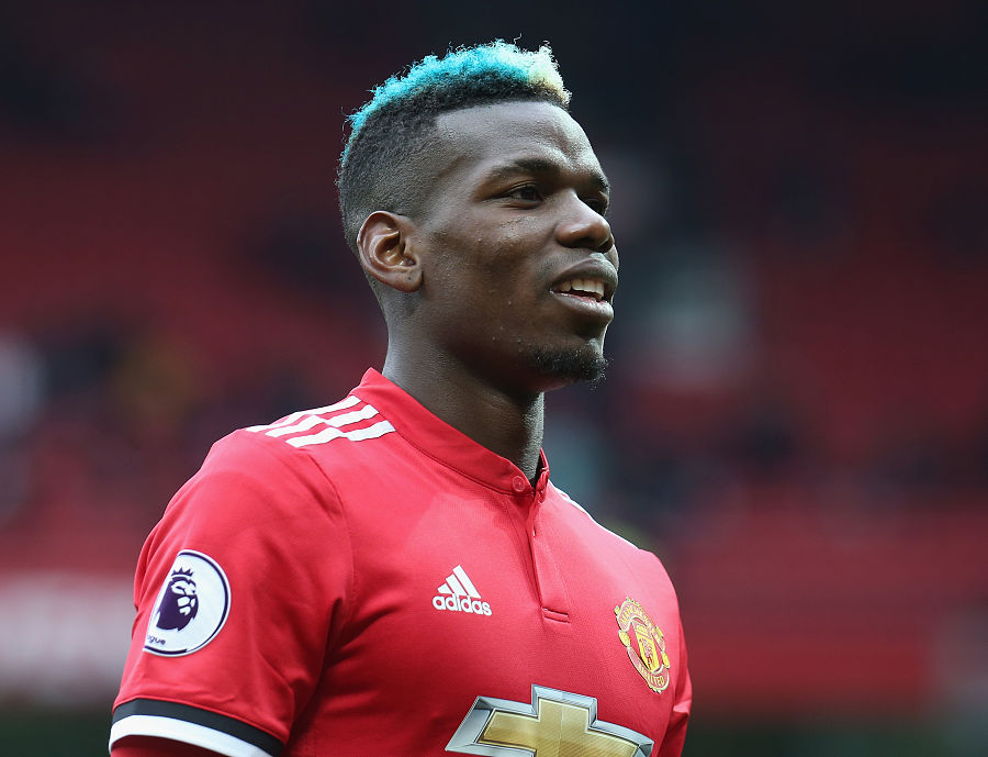 曼联名宿布莱恩-罗布森表示,博格巴在社交媒体太活跃了,他需要对自己