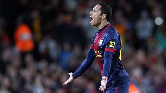 曾是巴萨主力后卫,200万身价的巴西大龄国脚或