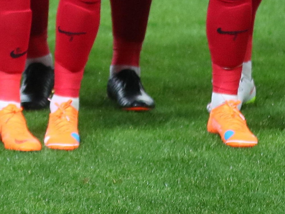 武磊上脚耐克"off-white"超限量足球鞋