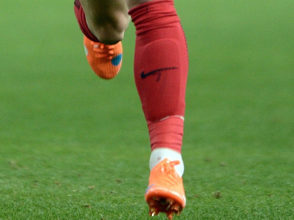 武磊上脚耐克"off-white"超限量足球鞋