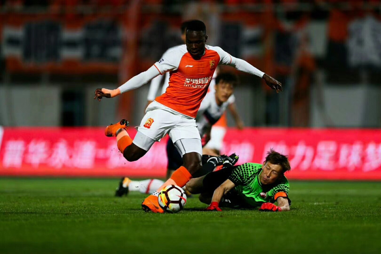 武汉卓尔VS深圳佳兆业:又见闪击战?关门,放巨