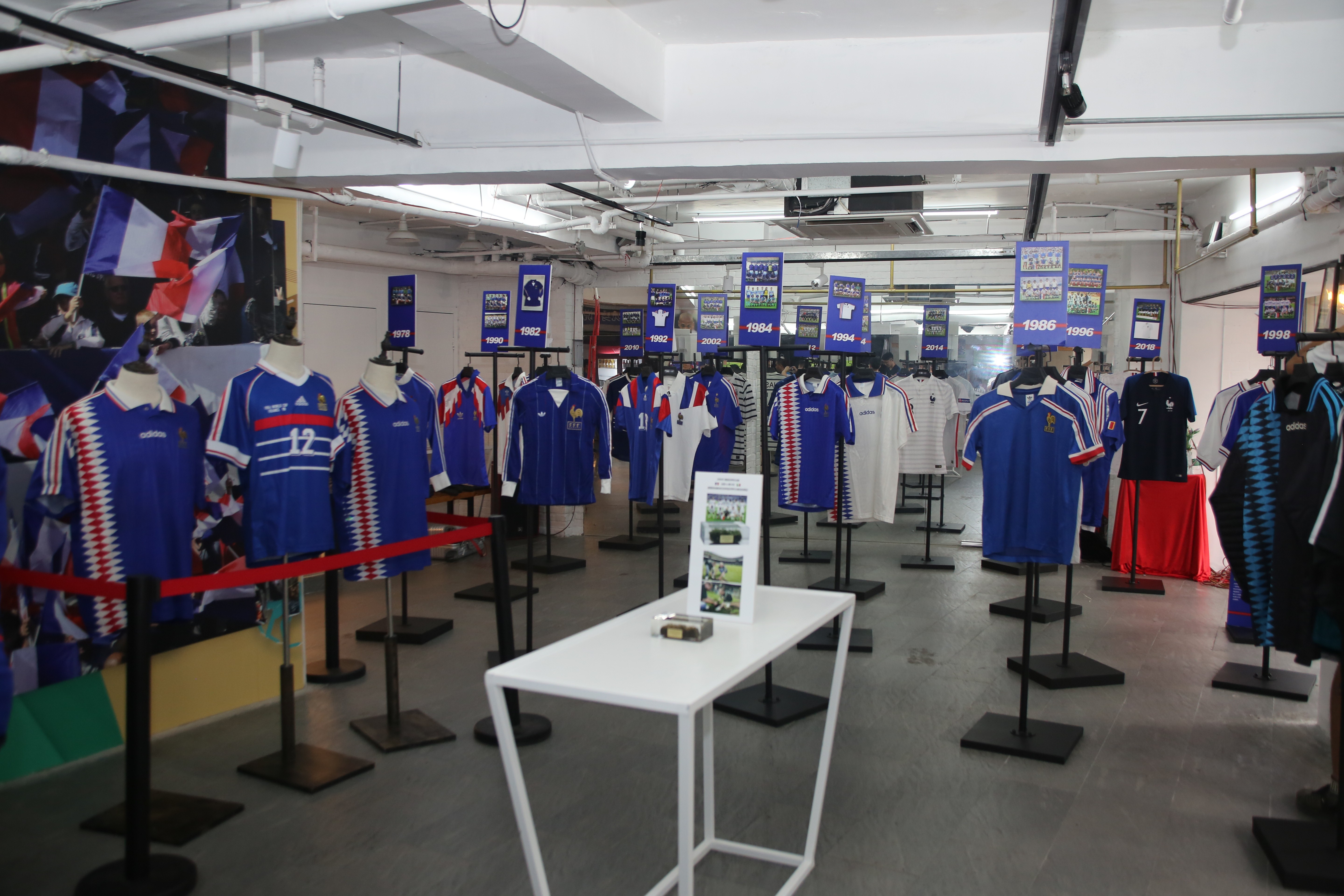 齐达内在国家队穿过几号球衣,你知道吗?