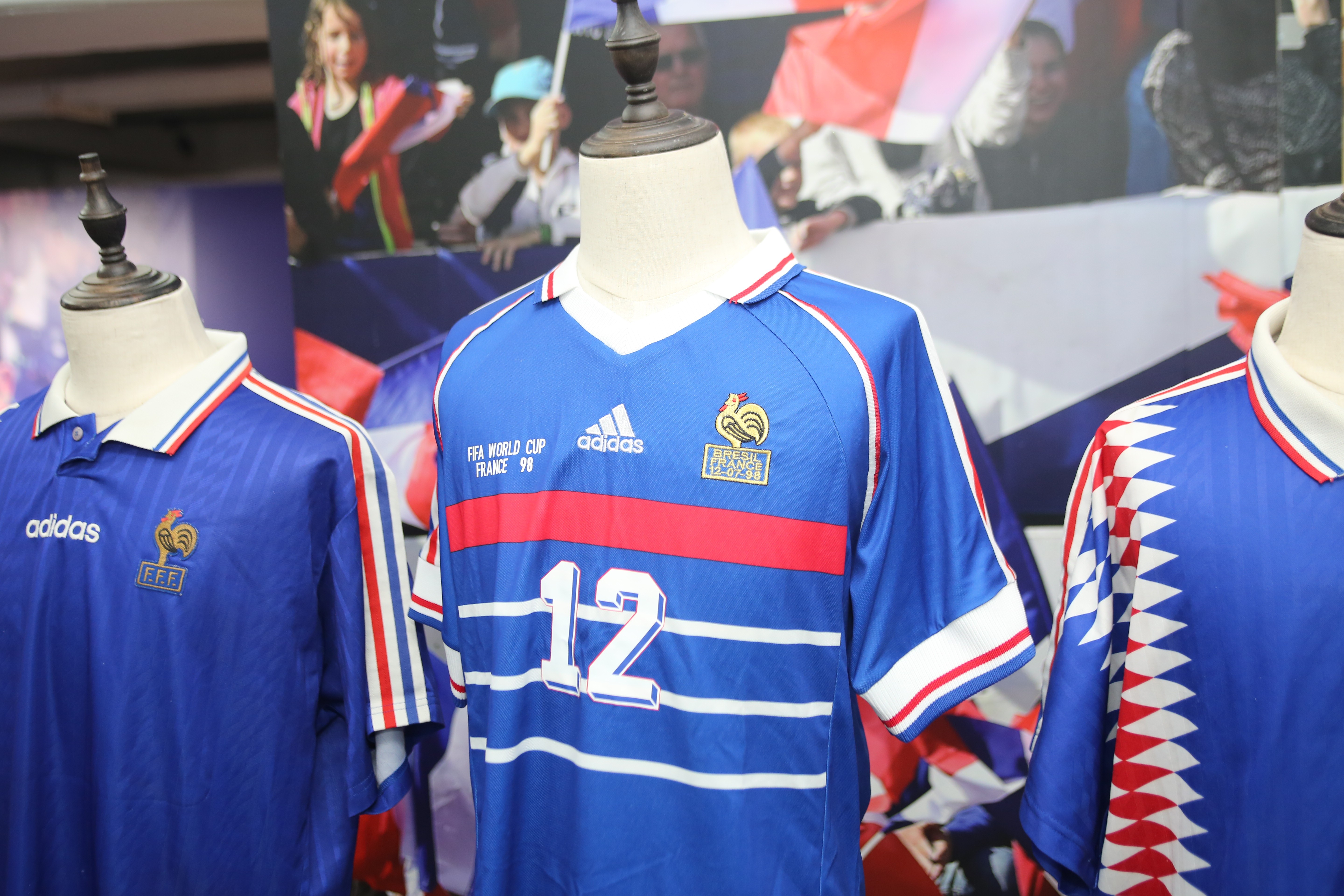 齐达内在国家队穿过几号球衣,你知道吗?