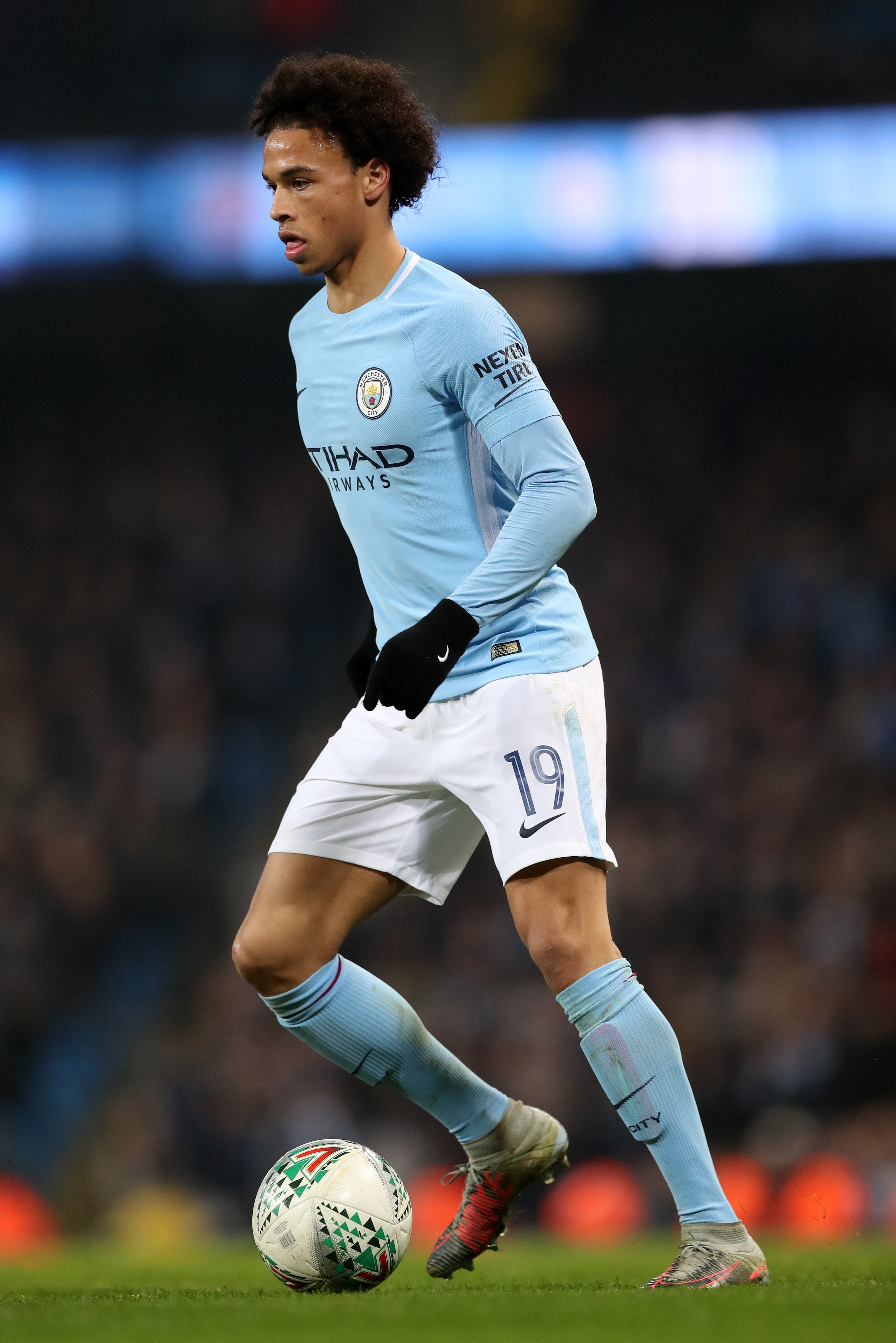 因你每次的潇洒突破而惊叹,左边路的萨内就是最美的风景线!