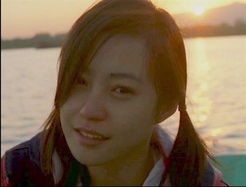 剧《少年天子》受到关注;2003年因主演电影《颐和园》而获得广泛关注