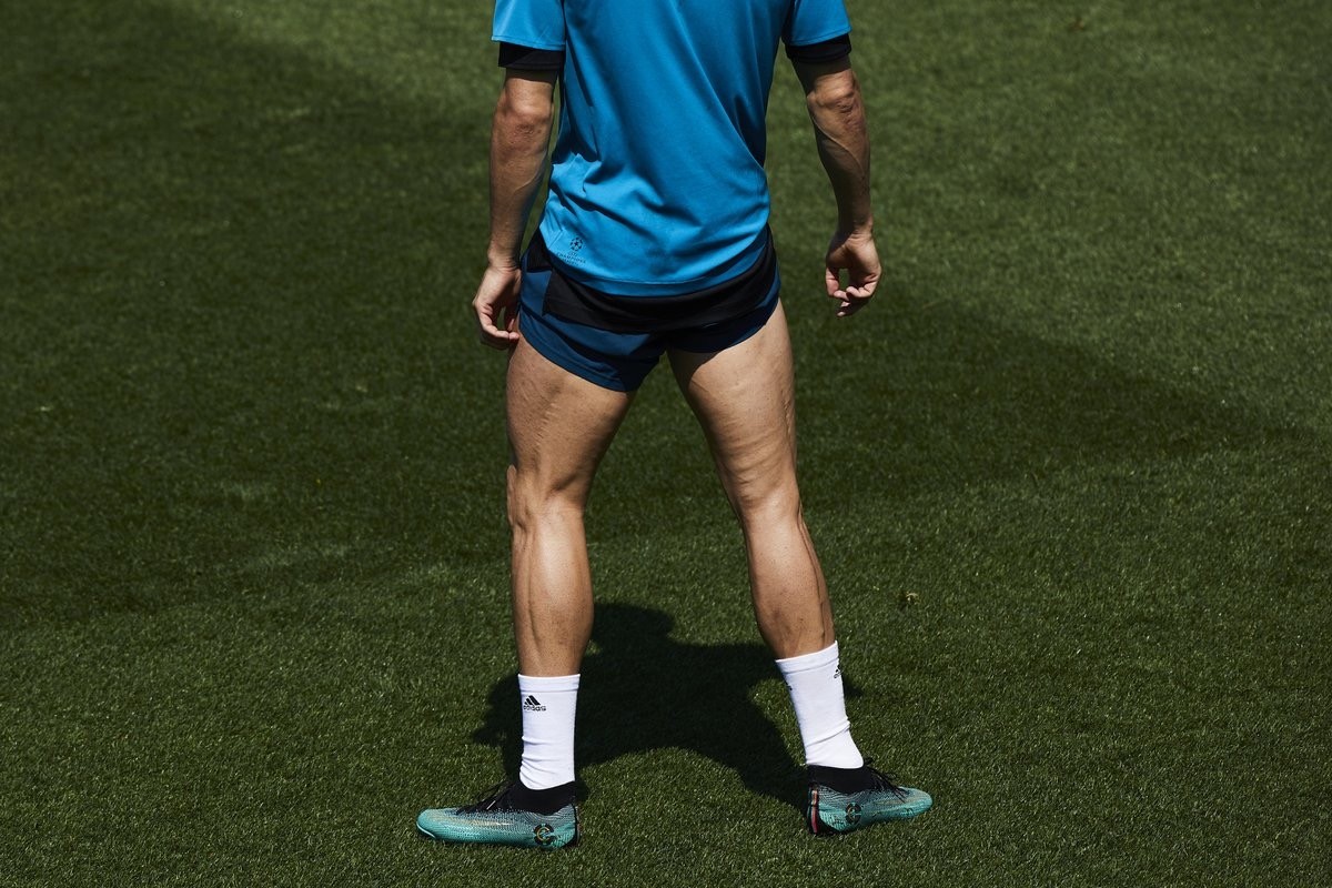 欧冠决赛即将到来,来感受下c罗夸张的肌肉,暴起的青筋