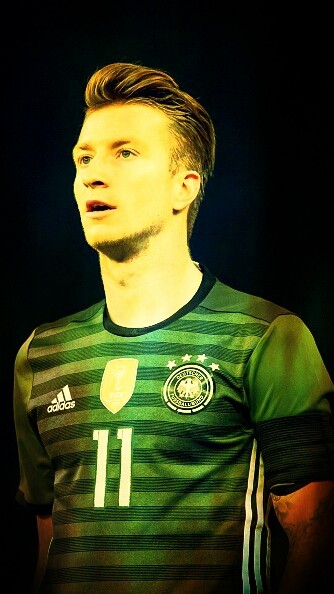 壁纸秀:罗伊斯,29岁生日快乐!