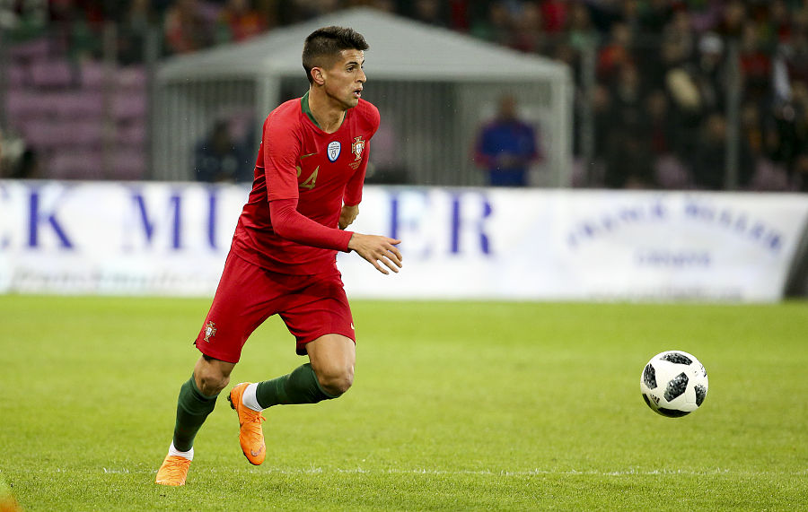 尤文图斯,曼联和曼城都希望引进瓦伦西亚的葡萄牙右后卫坎塞洛