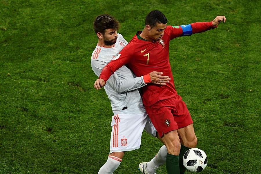 皮克:c罗总是喜欢倒地,而裁判几乎都会吹犯规