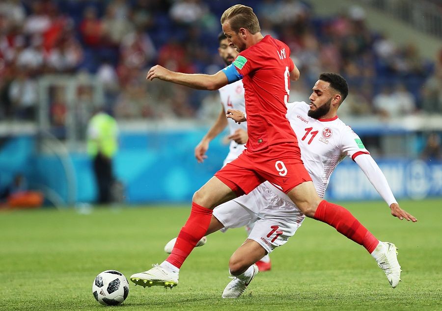 如何踢好前锋?请掌握这4个跑位选位技巧