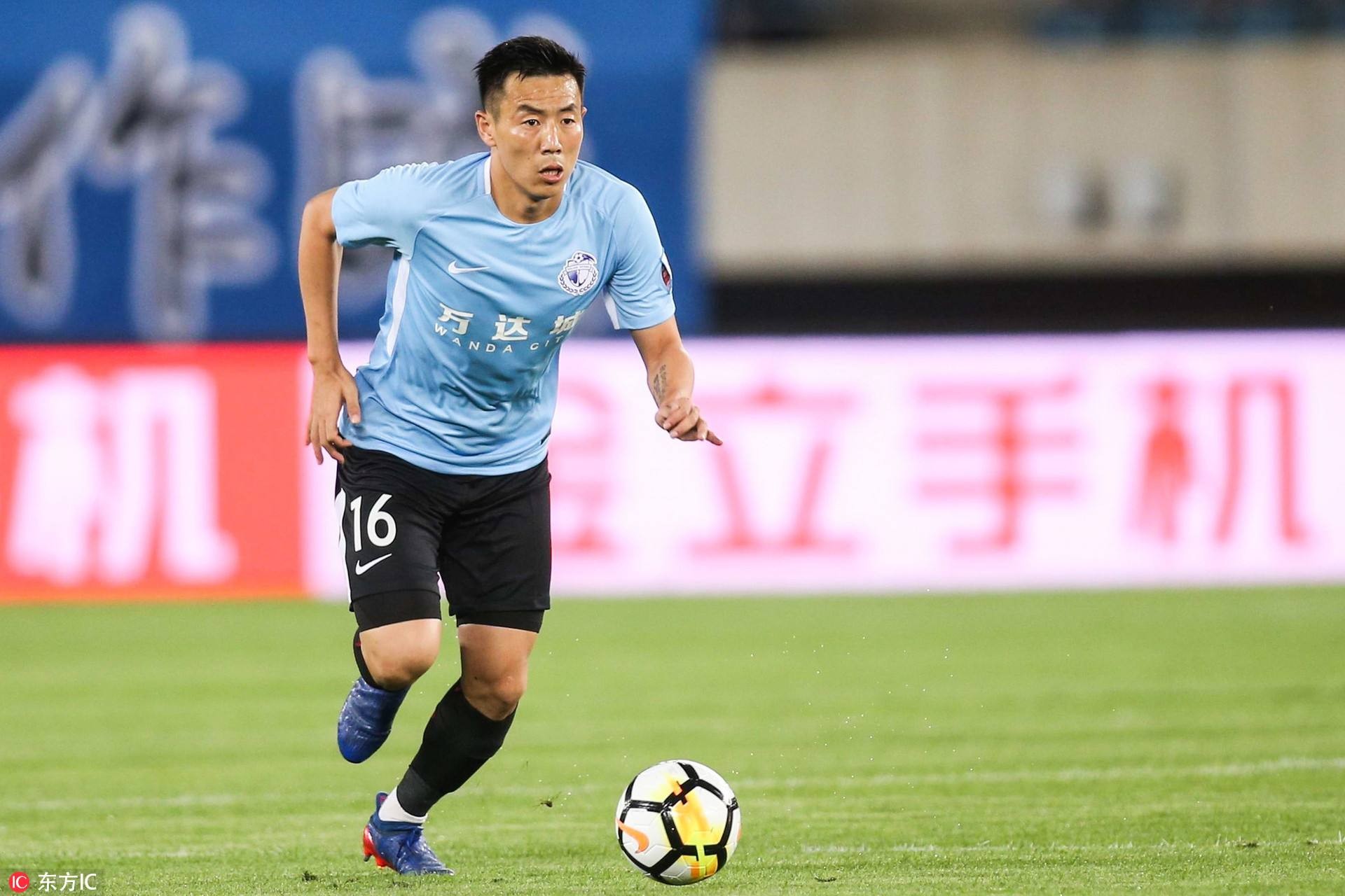 秦升虽然只加盟球队半个赛季,但迅速就成为了球队主力,在防守中对一