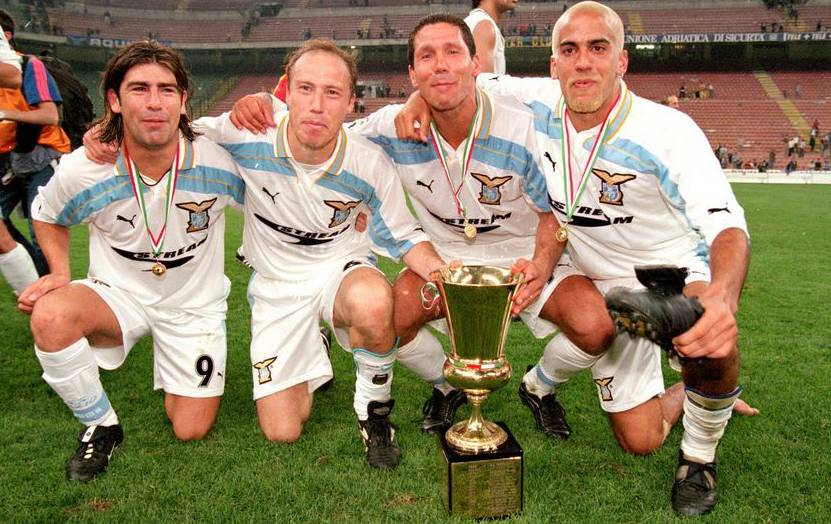 (图)萨拉斯随拉齐奥在1999-00赛季荣膺双冠王,那是拉齐奥历史上的鼎盛