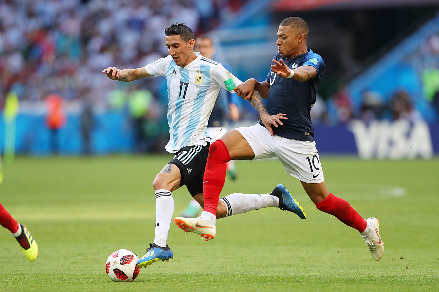 战法国,乌拉圭球员谈防姆巴佩