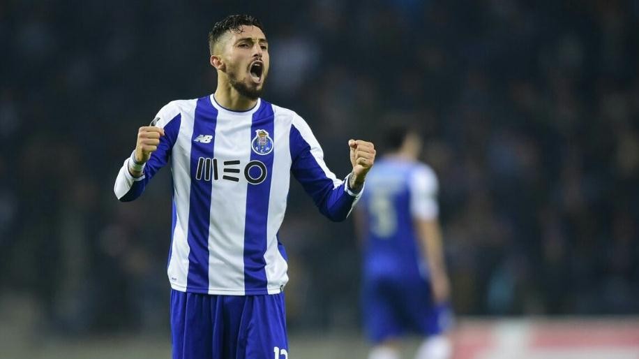 万博体育07月08日:拜仁慕尼黑求购波尔图左后