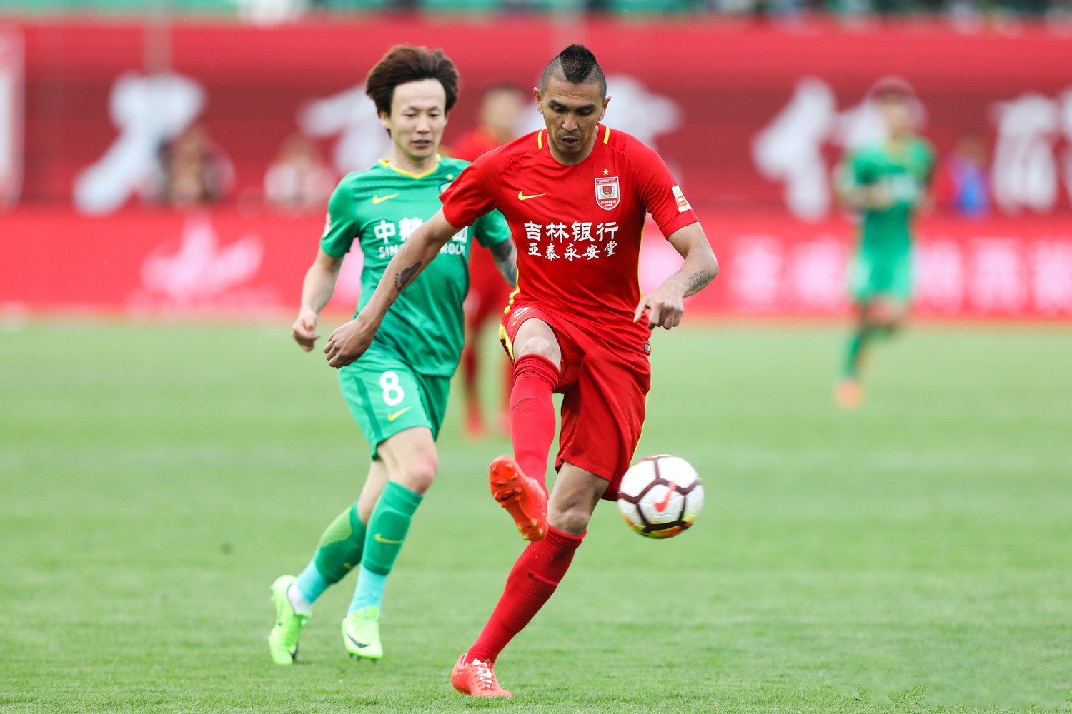 跟《亚泰视觉》一起重温伊斯梅洛夫的14粒精彩进球瞬间