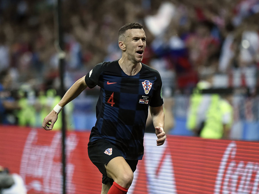 达米安当添头,曼联追佩里西奇