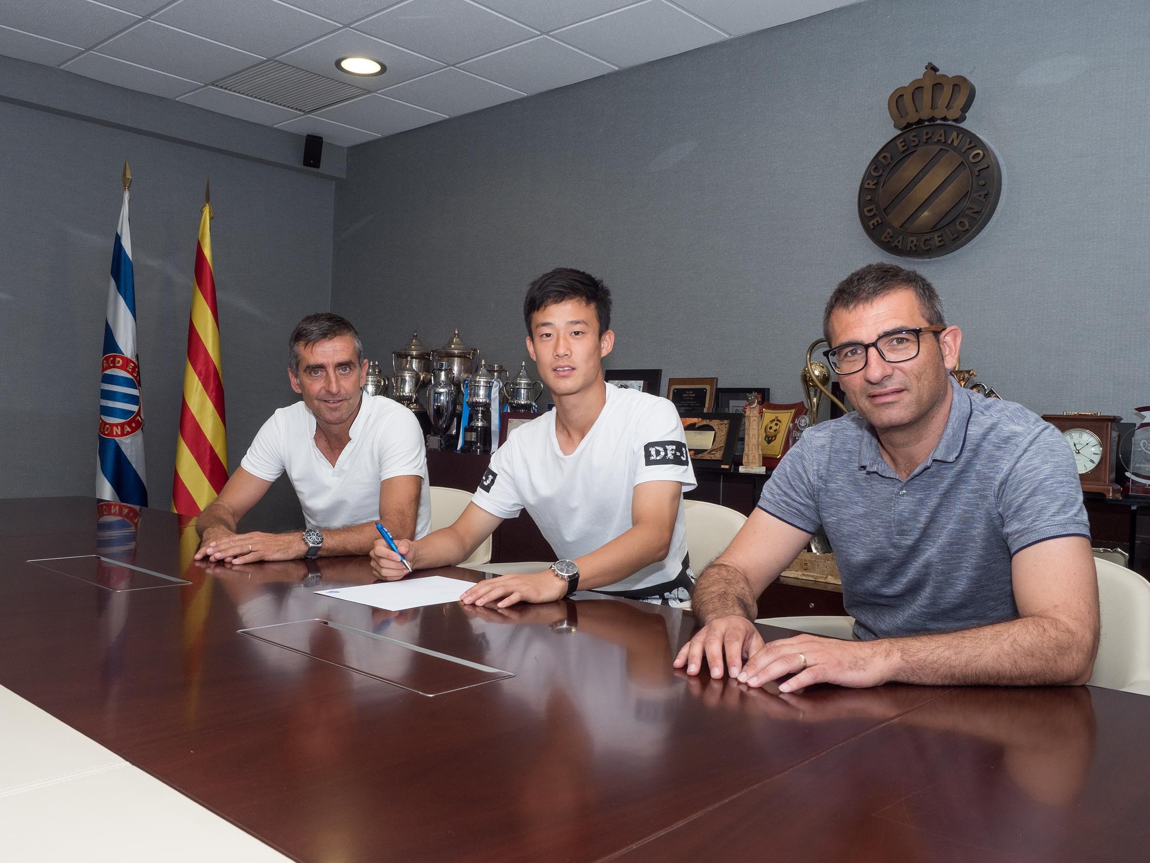 官宣:中国球员张奥凯加入西班牙人俱乐部青年A队