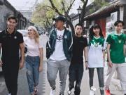 郭全博侯永永漫步京城胡同，国安官微抒发北京情怀！