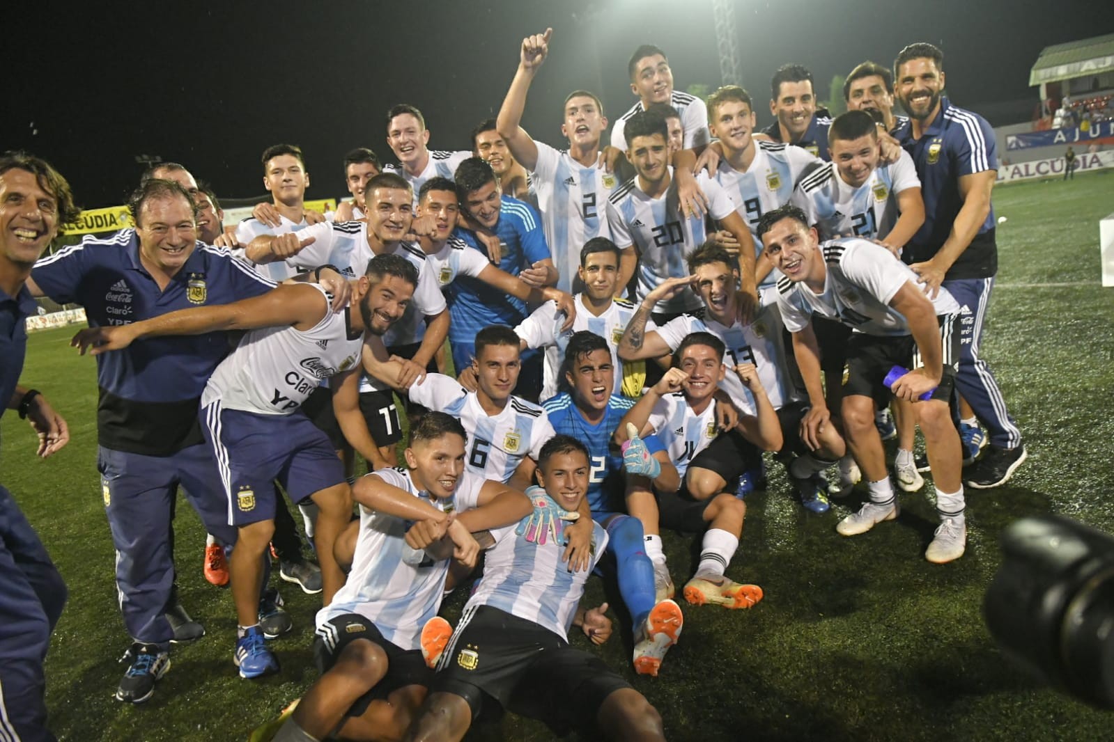 u20排名_u20飞杌空中表演图片(2)