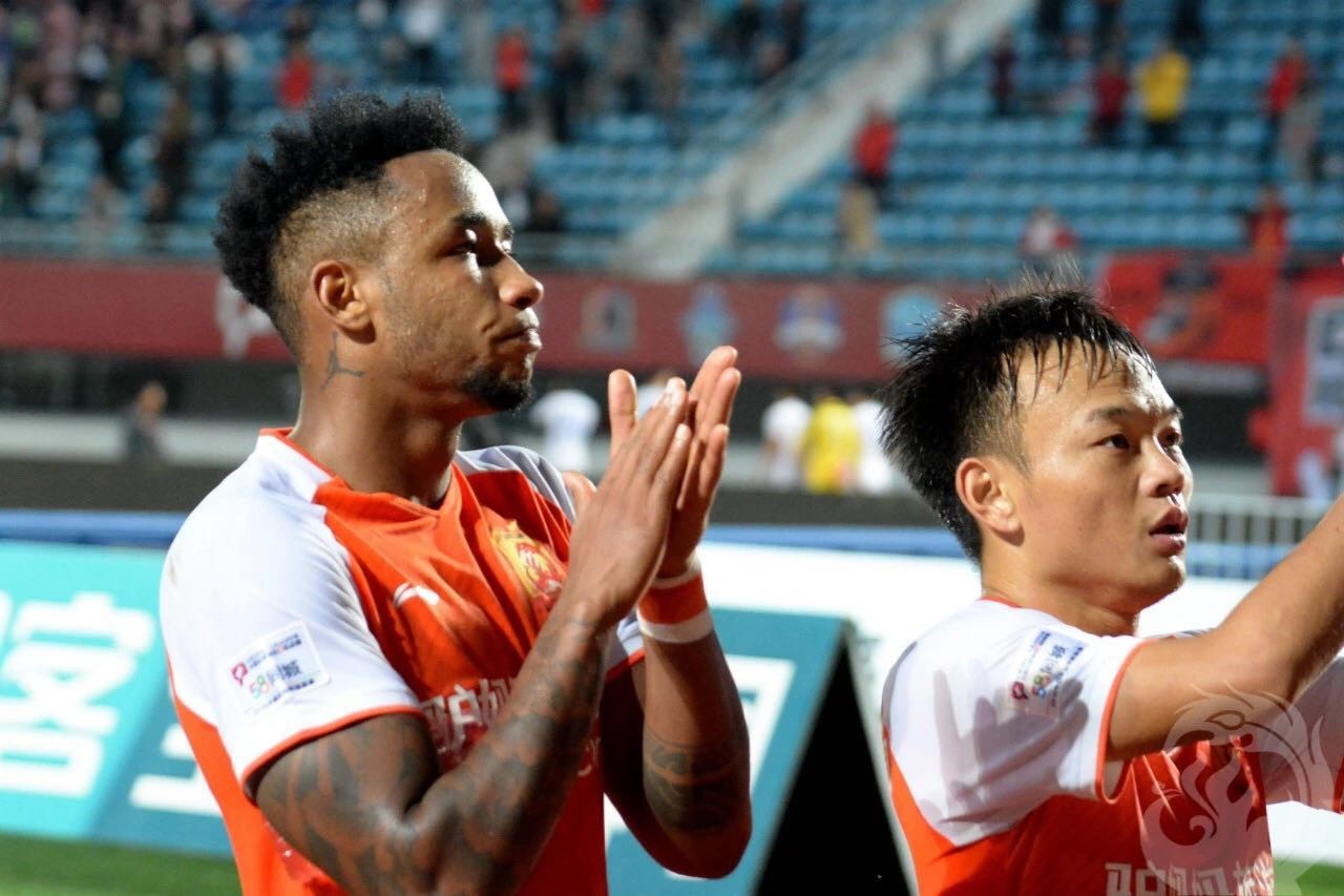 埃弗拉、拉斐尔建功,武汉卓尔队客场2:2战平延