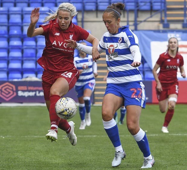 这对球员情侣坐下来,和记者谈了谈女足待遇的