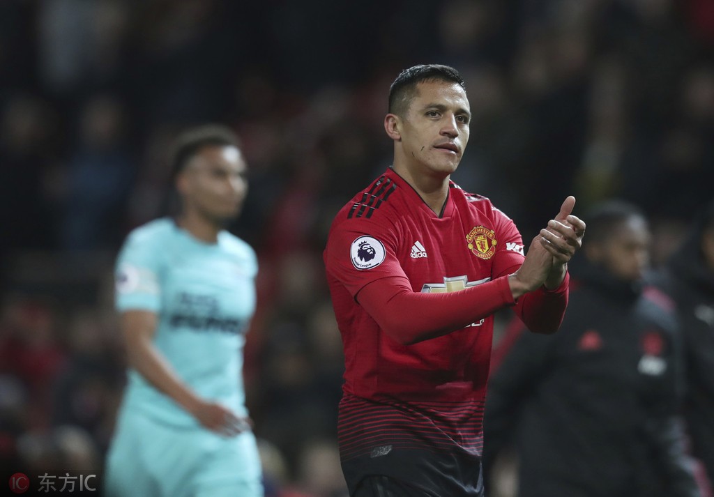 卡拉格自己的专栏里直言,如今桑切斯在曼联的处境就像当年从利物浦