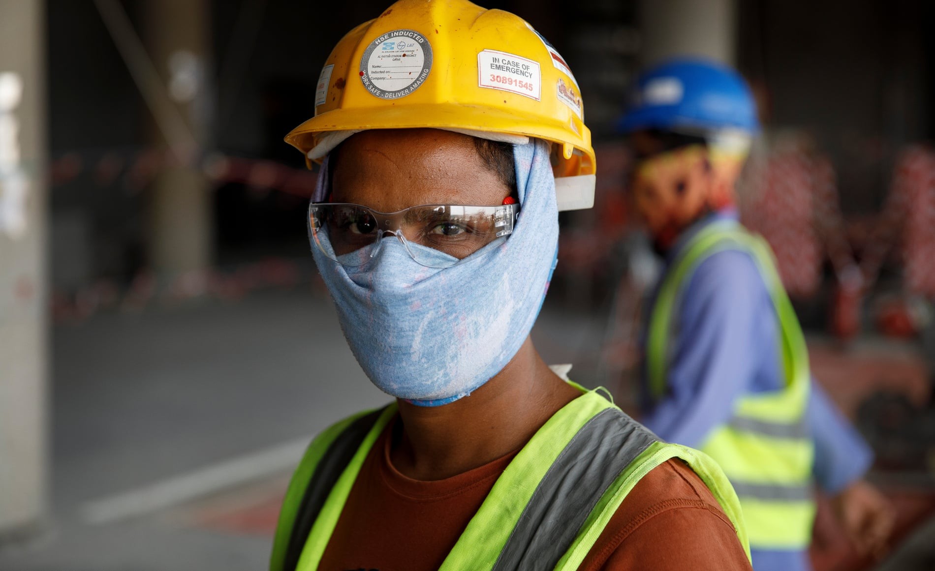 黑中介以高薪骗他们去卡塔尔干活,月工资却不