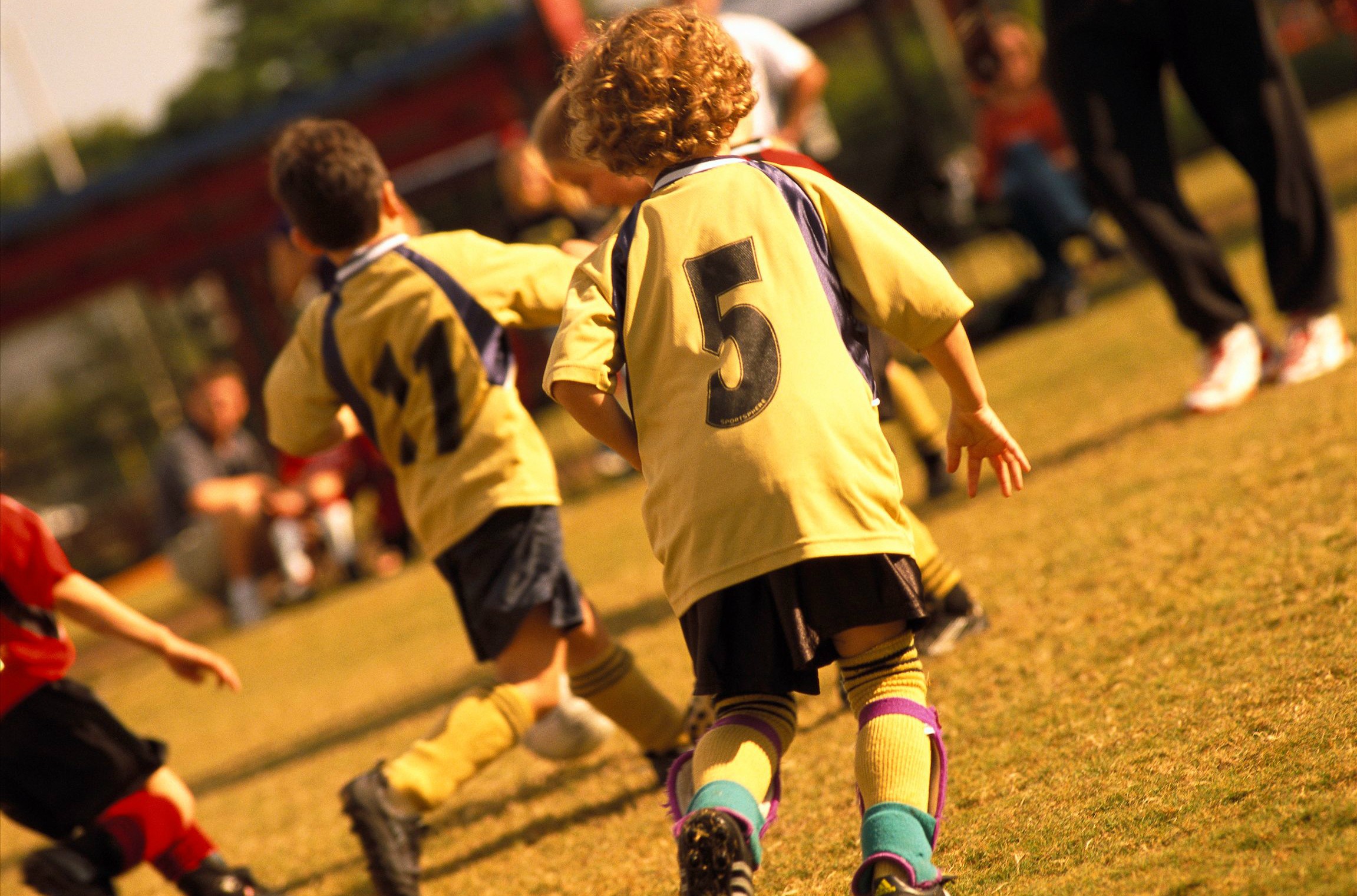 作为家长,应该如何正确引导及培养孩子对足球