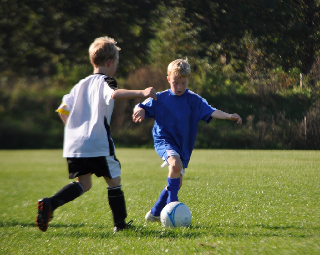 作为家长,应该如何正确引导及培养孩子对足球