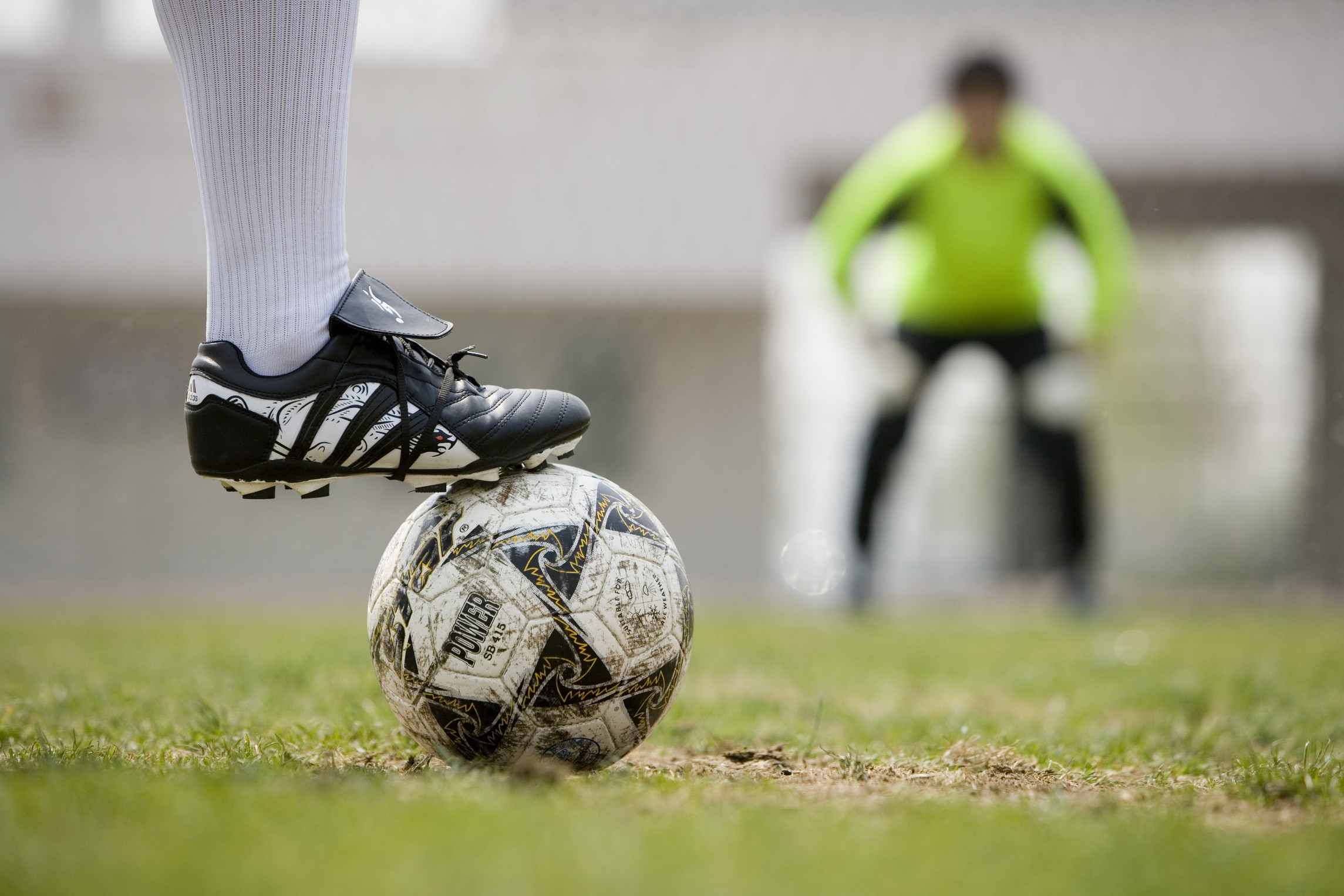 作为家长,应该如何正确引导及培养孩子对足球