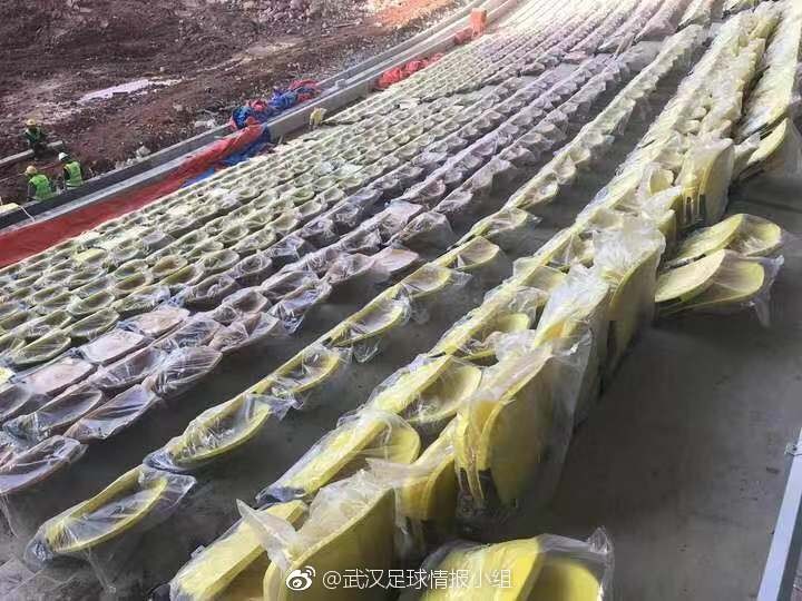 接近完工,卓尔主场开始铺座椅