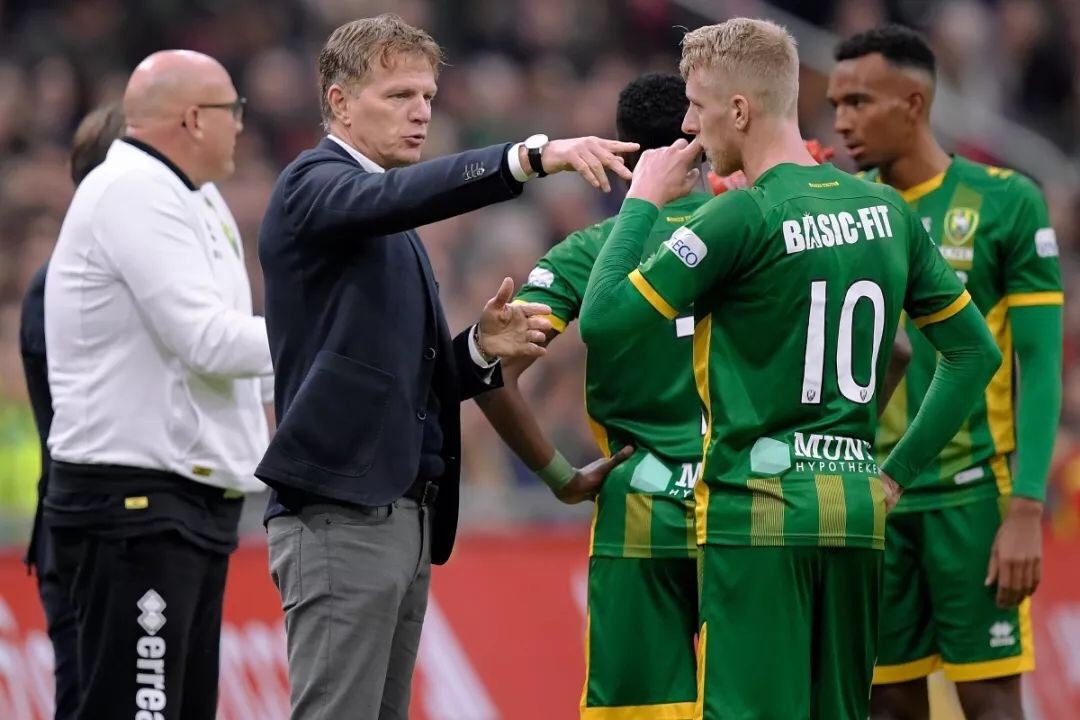 战报:海牙不敌阿贾克斯,梅耶斯任意球破门,张玉