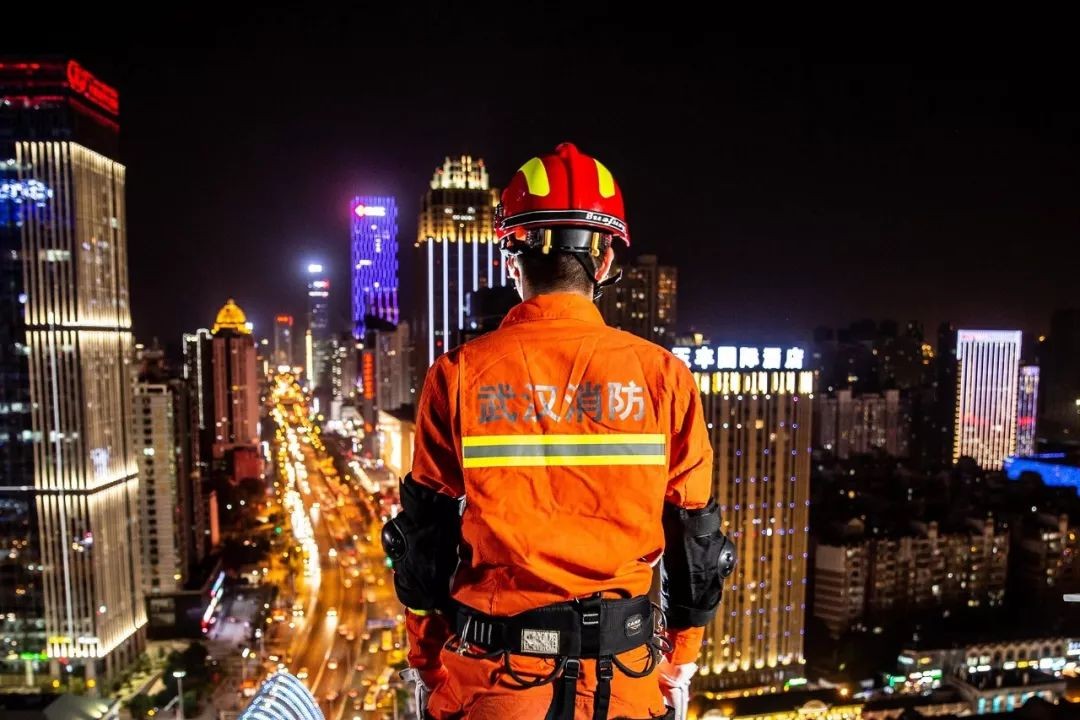 精神 筑梦新章丨武汉消防&武汉卓尔足球赛邀