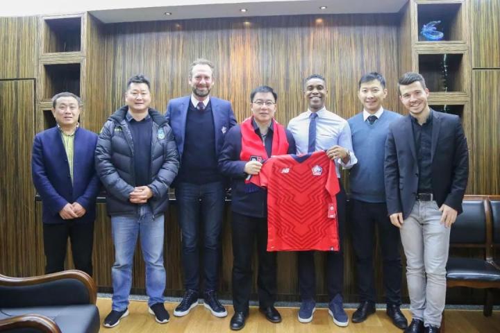 法国里尔足球俱乐部一行造访南通支云足球俱乐部
